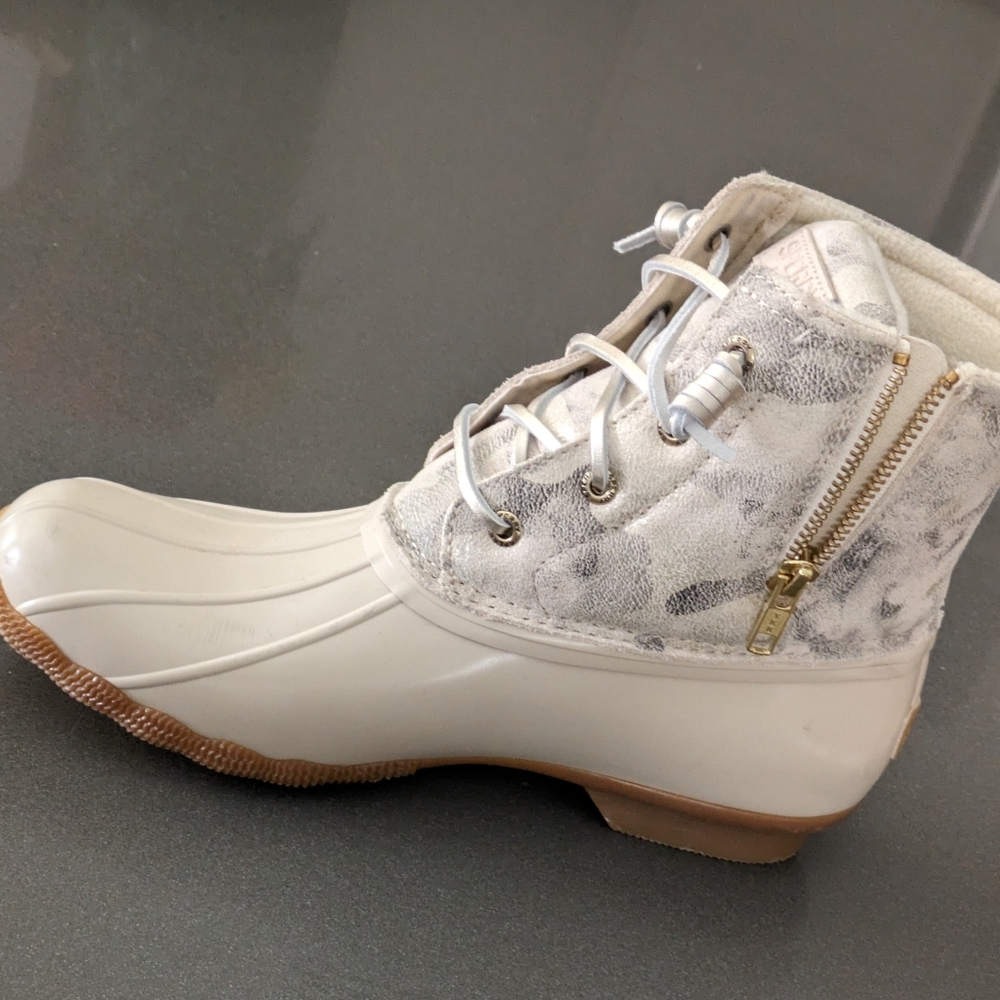 Sperry Duck Boots Sz 9 Off White Ivory Tie Up Side Zip EUC (worn once).